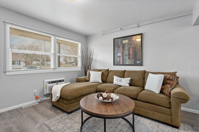 Building Photo - 928 W Browning St Rental
