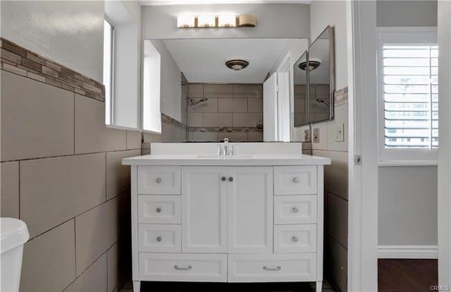 Building Photo - 1635 E Ocean Blvd Unit 4f