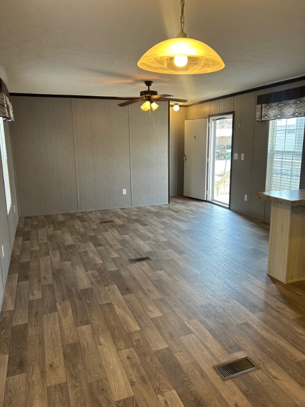 Photo - 302 Lakeview Rd