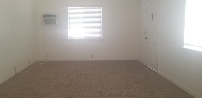 Photo - 329 S Oildale Dr