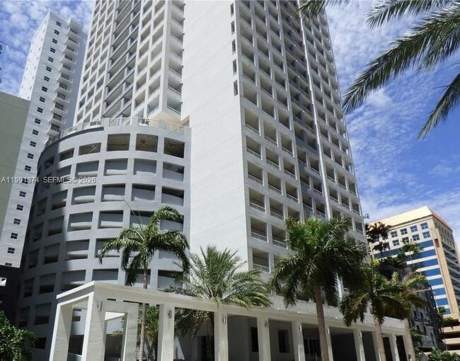 Photo - 170 SE 14th St Unidad 3005