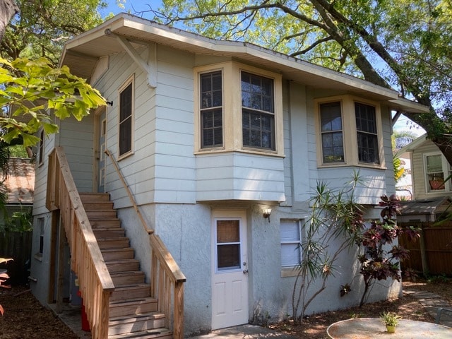 Building Photo - 1139 Bay St NE Unit Upstairs