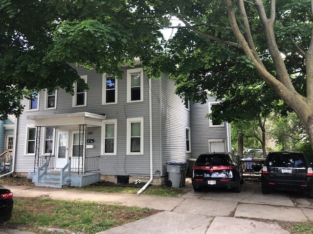 Building Photo - 433 E Lloyd St Unit 433 Lower Rental