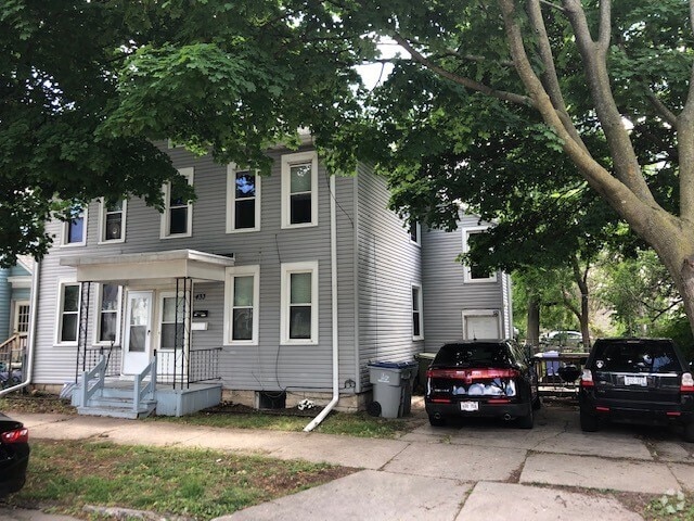 Building Photo - 433 E Lloyd St Unit 433 Lower Rental