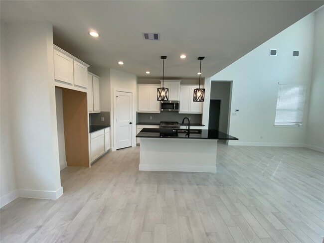 Building Photo - 31323 Balsam Hawk Ln