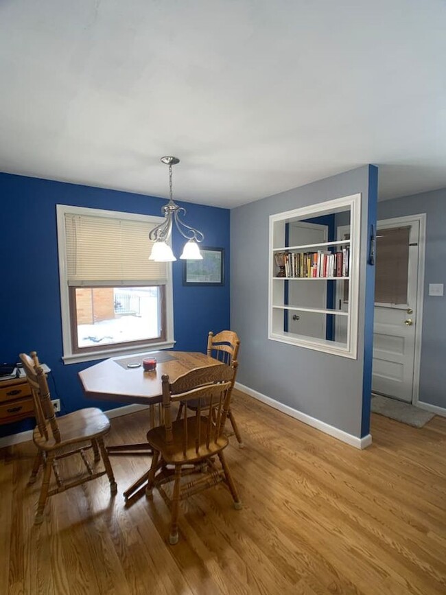 FURNISHED RENTAL: 9th Street Stay near Lam... - FURNISHED RENTAL: 9th Street Stay near Lam...