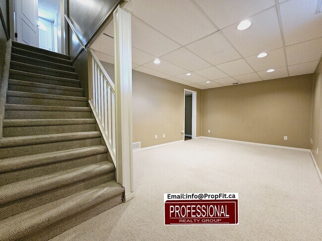 Photo - 10976 161 St NW