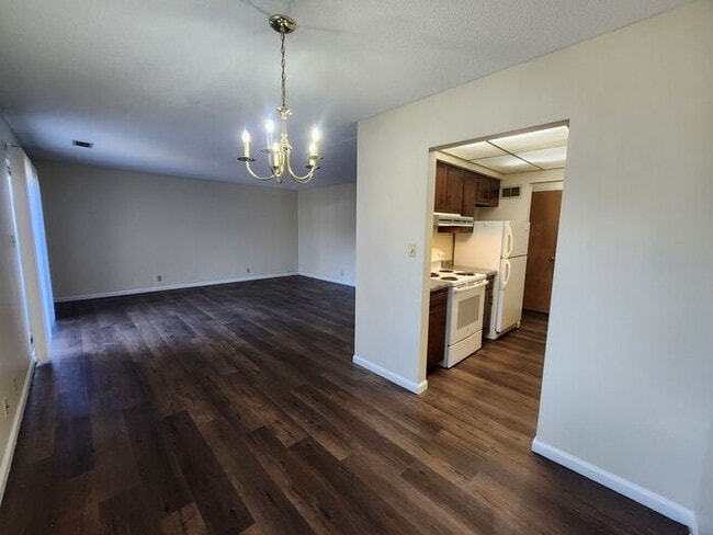 Photo - 2 Bedroom Apartment Across from Baesler's