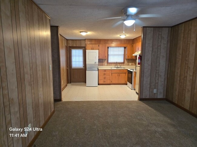 Photo - 182 Hazeldale Ln