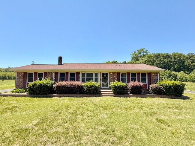 Building Photo - Charming 3 Bedroom Home for Rent!