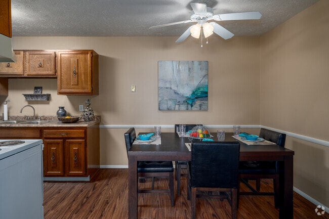 2BD, 1BA - 855SF - Dining Room