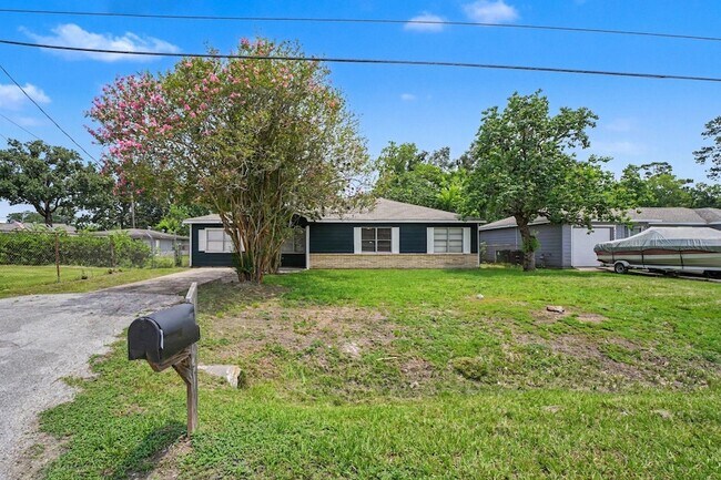 Photo - 8433 Woodlyn Rd