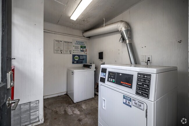 Laundry Facilities - Sul Ross Apartments