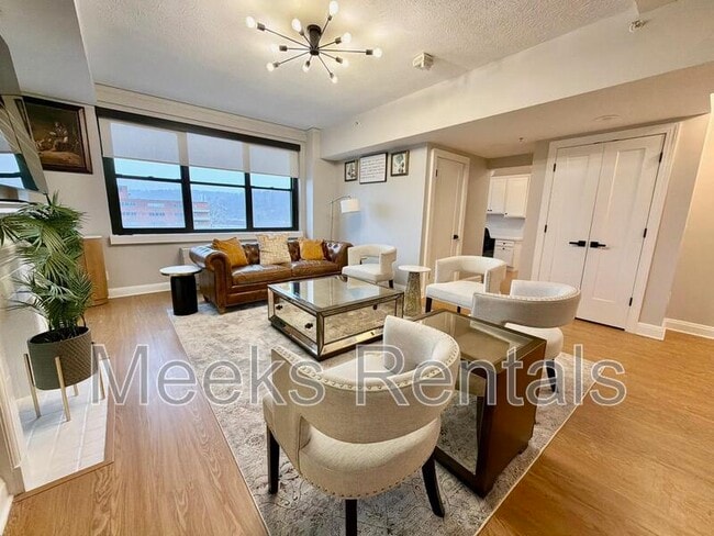 Photo - 1108 Kanawha Blvd E