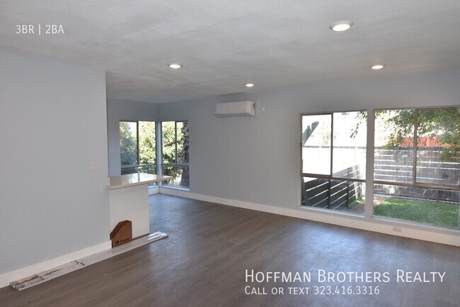 Photo - 2051 S Corning St Unidad 1