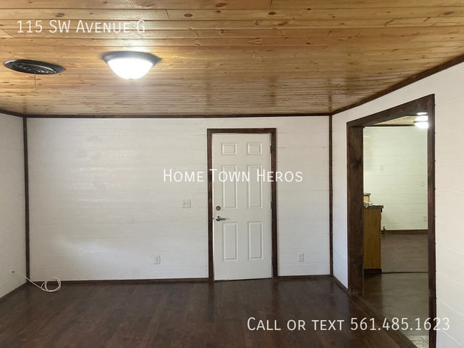 Photo - 115 SW Ave G