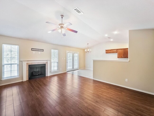 Photo - * Move-In Special * Beautiful Brick 3 Bed ...