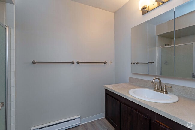 2BR, 2BA - 1,050SF