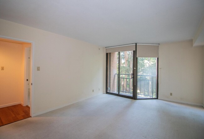 Photo - 101 Lombard St