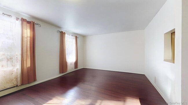 Photo - 1280 Hoe Ave