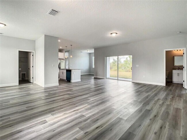 15504 Greenwood Ave