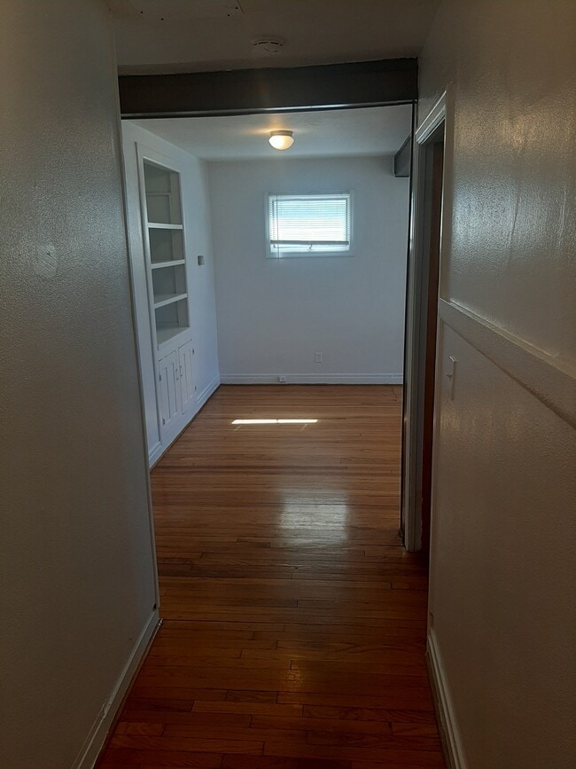 Hallway entrance - 517-1 Stafford Ave Unit Stafford Ave 1st Flr