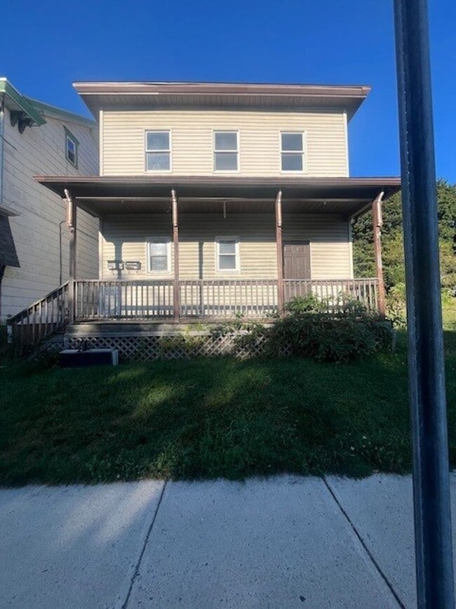 Building Photo - 320 N 1st St Unit 320 N 1st Street -  B Rental