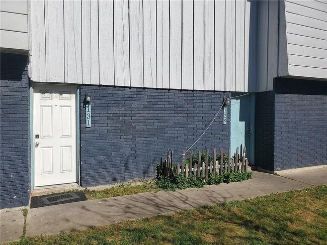 Photo - 302 Carmen Ct