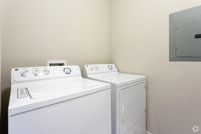 2BR, 2BA - The Lloyd Wright