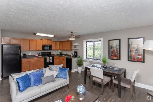 1BR, 1BA - 735 SF - River West Flats