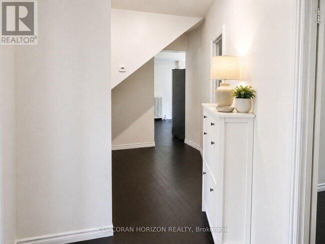 Photo - 20407 Leslie St