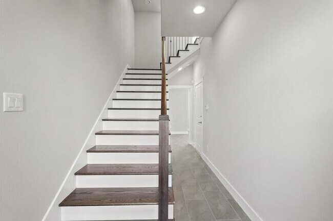 Photo - 906 W 17th St