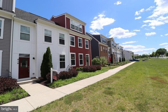 Building Photo - 414 Waverley Dr