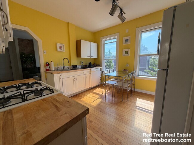 14 Glenwood Ave Unit 2