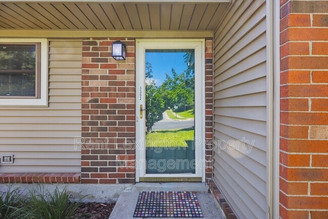 Photo - 3352 Featherston Dr