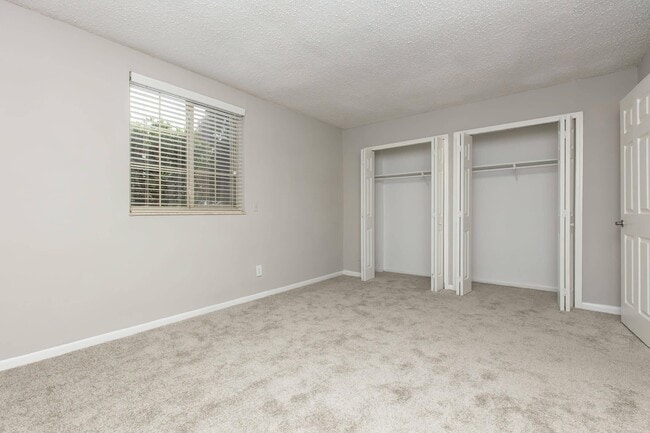Kingston Pointe Apartments