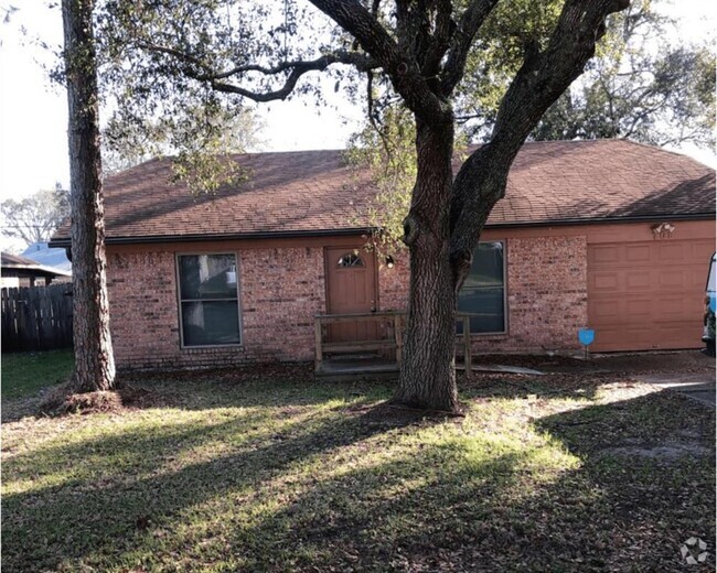 Building Photo - 708 E Plum St Rental
