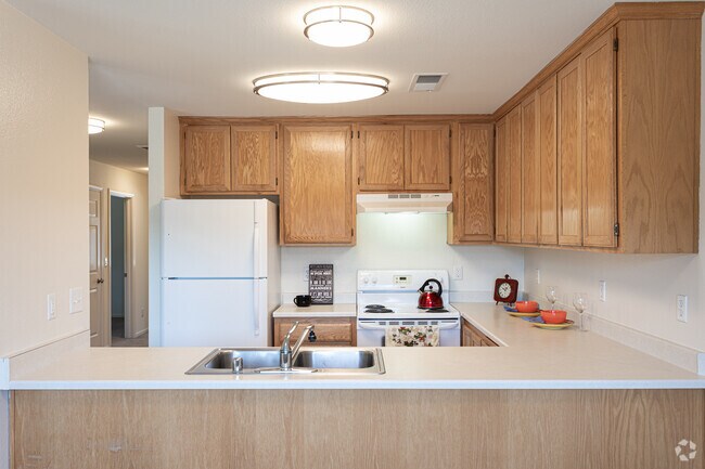 3BR, 2BA - 1200 SF