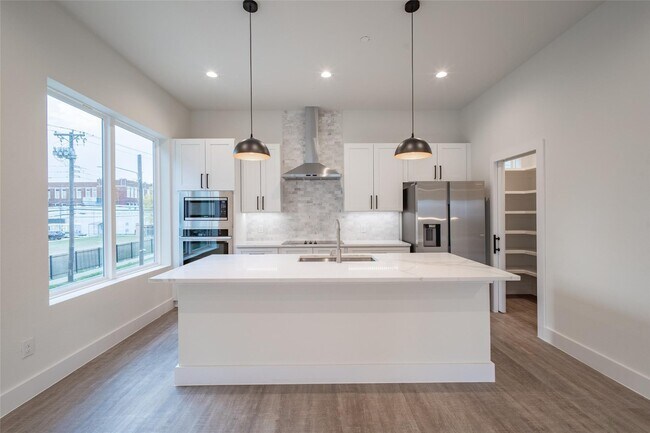 Modern 4-Level Corner Condo with Rooftop Deck & Downtown Views – 2BR/2.5BA + Flex Spaces, 2-Car G...