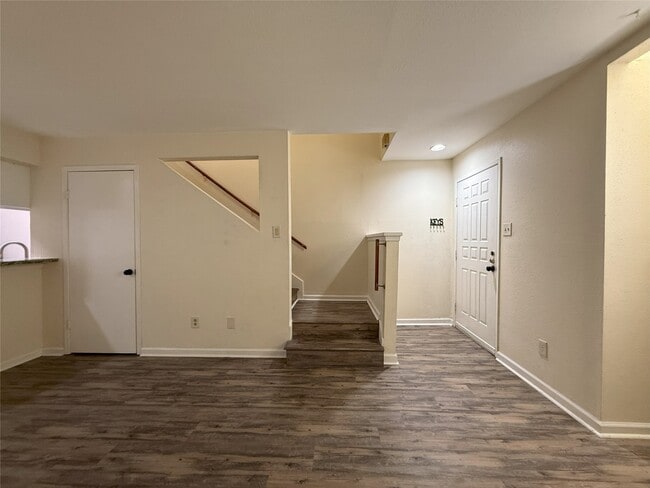 Building Photo - 2100 Wilcrest Dr Unit 107 Rental