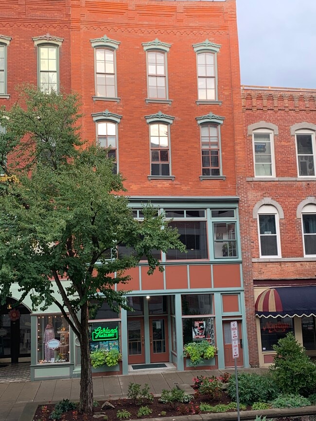 Building front - The Garland