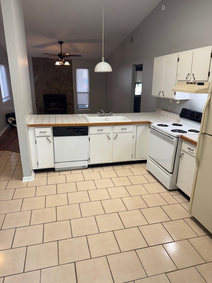 Photo - 268 Somerset Dr