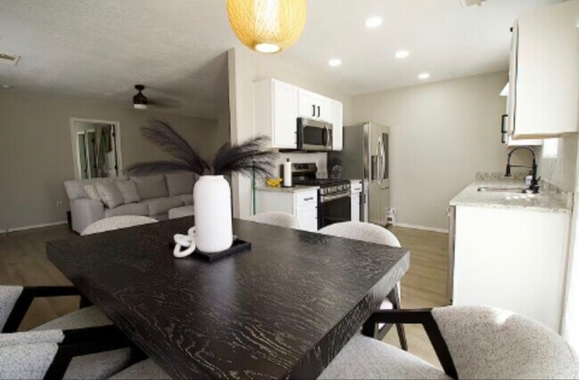 Photo - 7408 Rainmaker Rd SW