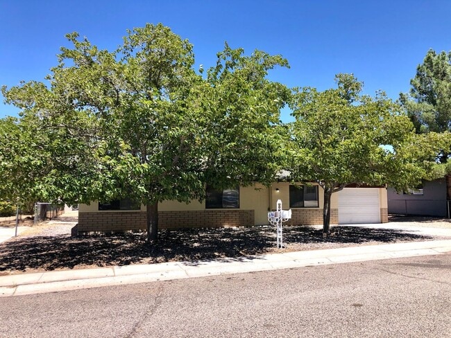 Photo - Cute 3 Bedroom Home near Hualapai Mt. School.