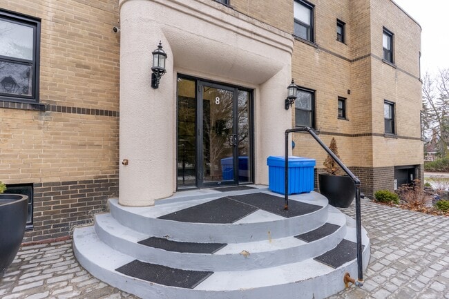 Photo - 8-8 Wellington St W Unité 4