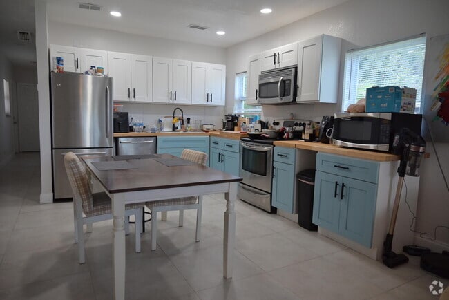 Building Photo - 1331 NW 3rd St Rental