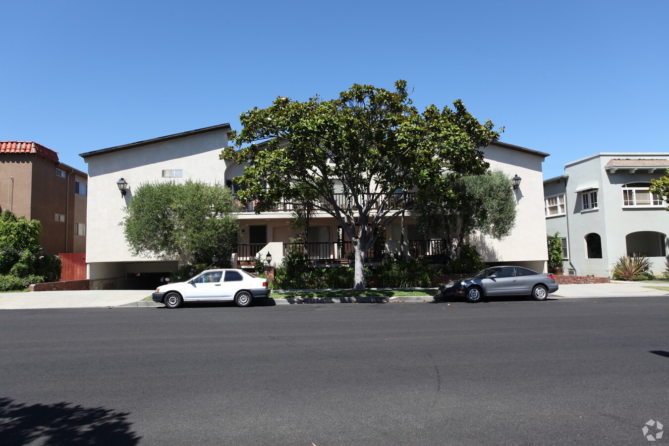 1313 9th St Apartments - La Playa 07-SM