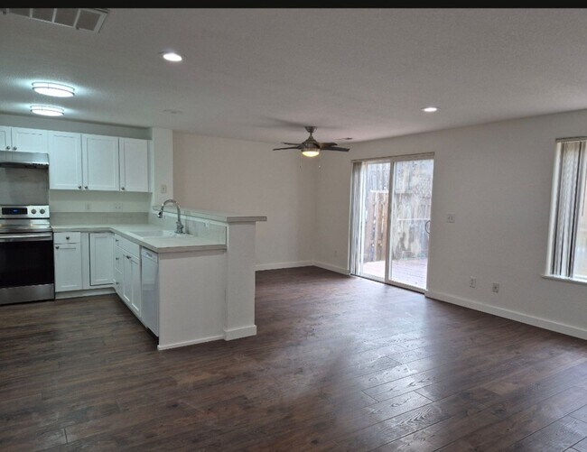 Photo - 3 bedroom - Move In Ready !!