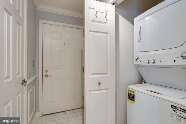 Building Photo - 2310 14th St N Unit 402 Rental