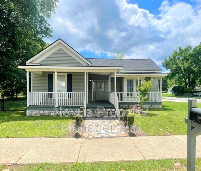 Building Photo - 102 W Lipham St Rental